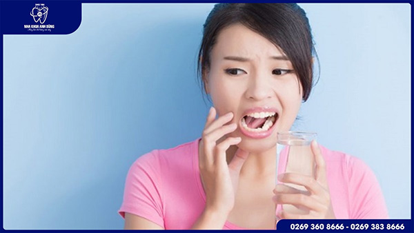 Cảm giác vướng víu sau khi bọc răng sứ